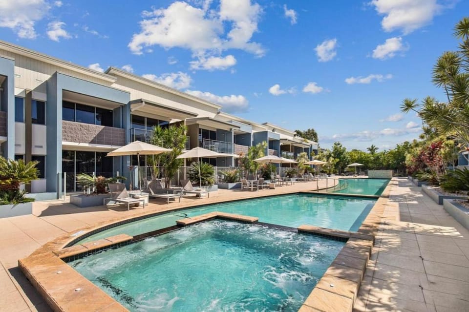 Property building, Pool view, Swimming pool, sunbed