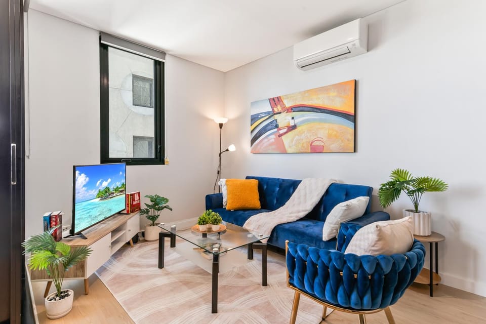 TV and multimedia, Living room, Seating area, Evening entertainment, air conditioner