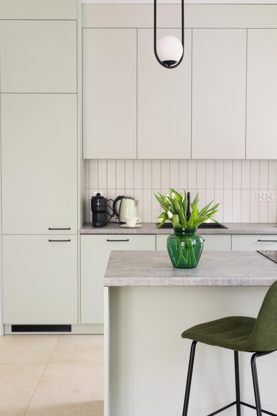 Kitchen or kitchenette, oven