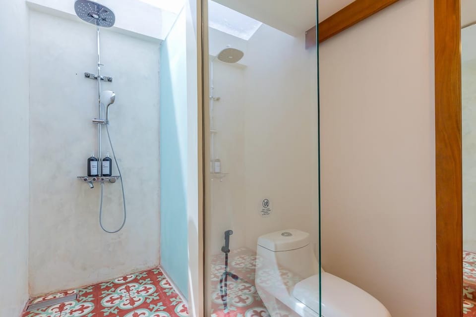 Shower, Toilet, Bathroom, towels
