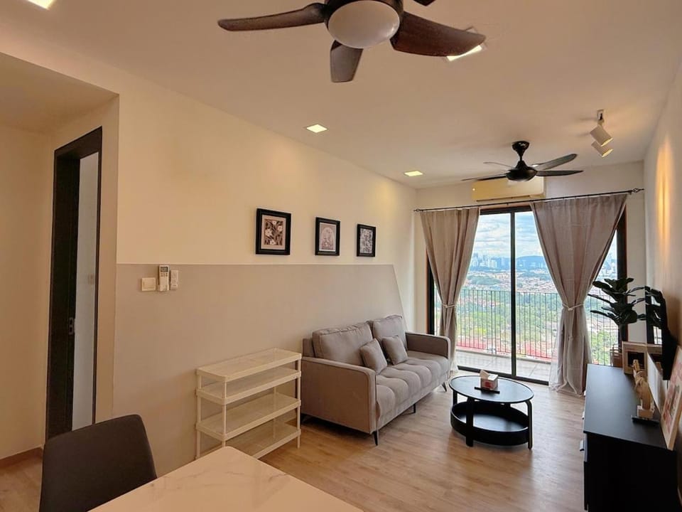 TV and multimedia, Seating area, air conditioner