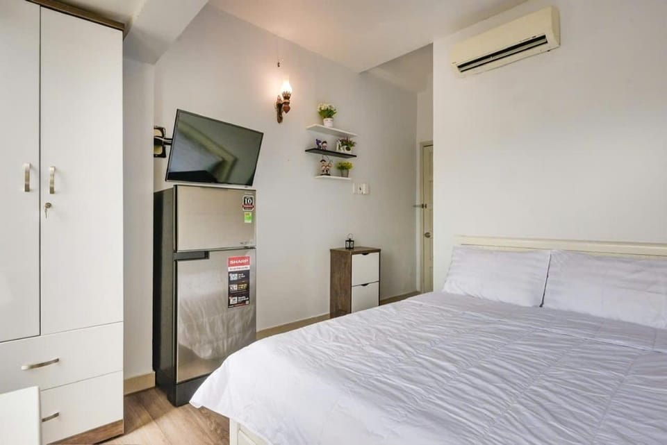 Bed, TV and multimedia, Kitchen or kitchenette, Photo of the whole room, Bedroom, wardrobe, air conditioner