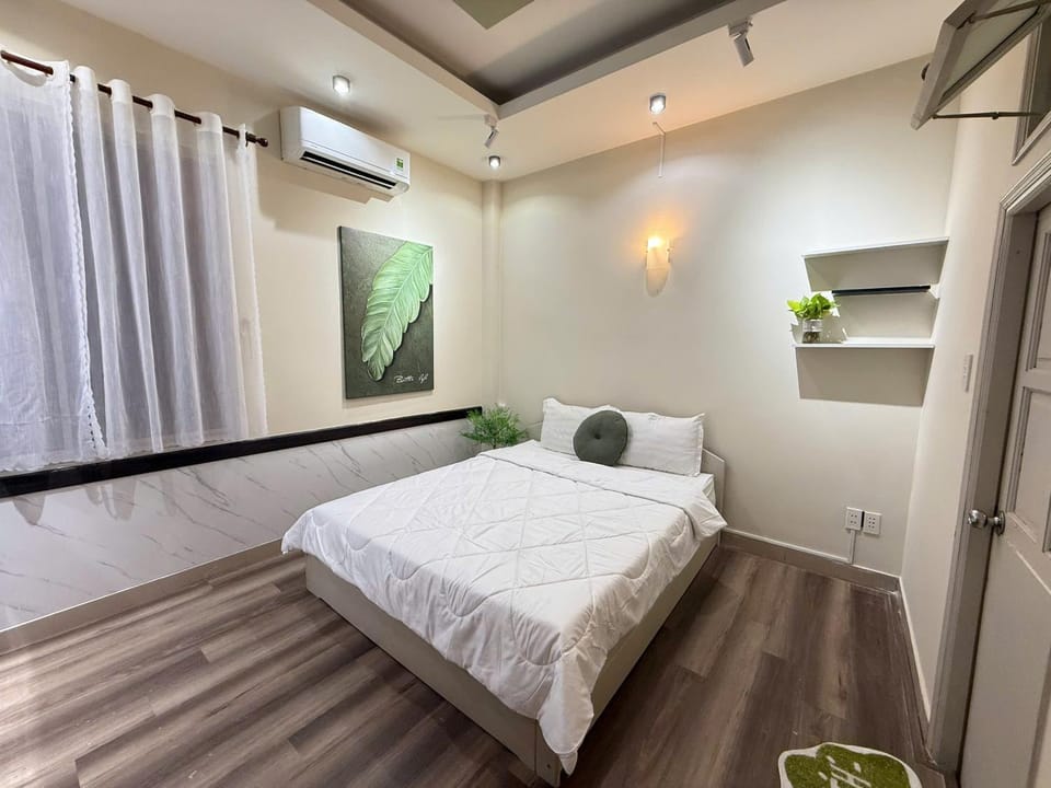 Bed, Photo of the whole room, Bedroom, wardrobe, air conditioner