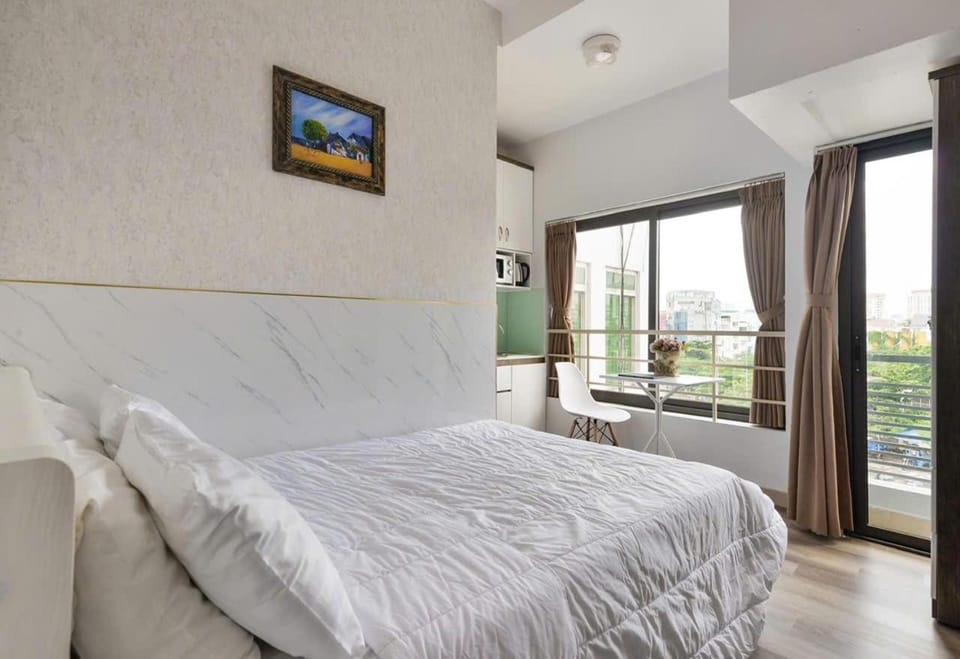 Bed, TV and multimedia, View (from property/room), Balcony/Terrace, Photo of the whole room, Bedroom