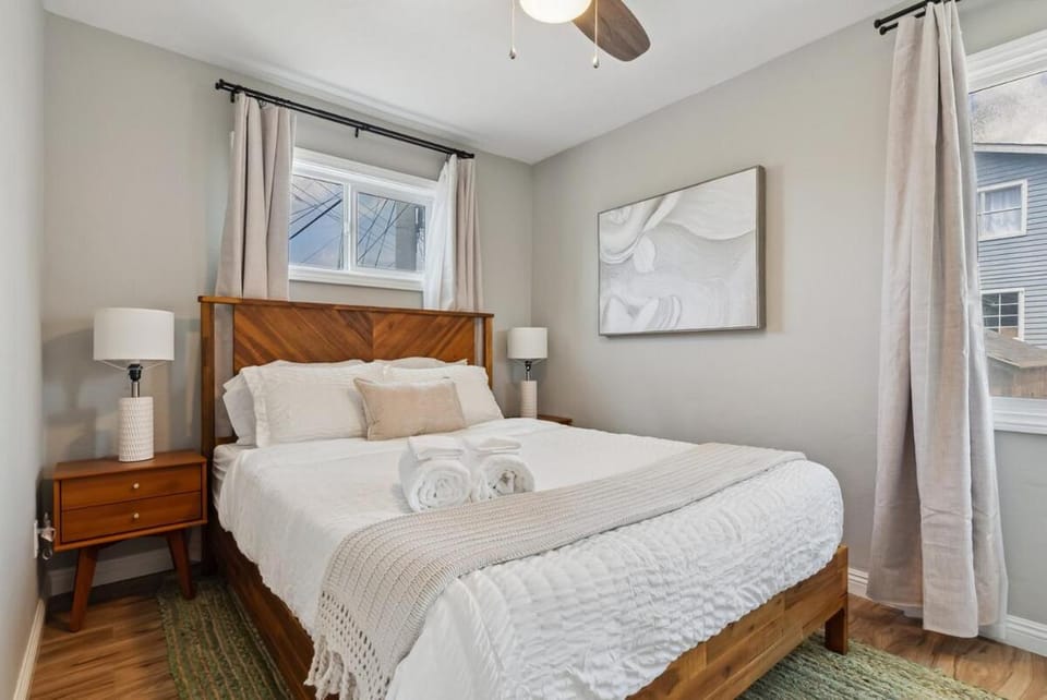 Bohemian Seaside by Coastline Vacation Rentals Apartment in Mission Bay
