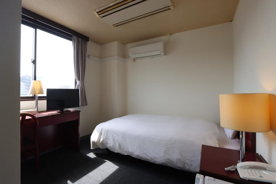 Bed, Photo of the whole room, air conditioner