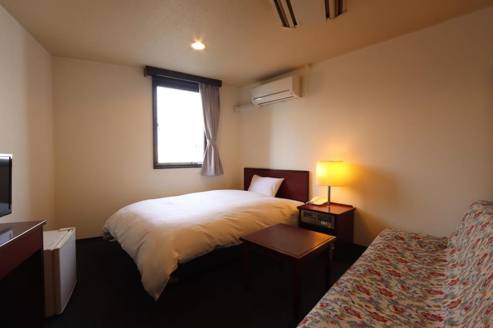 Bed, Photo of the whole room, air conditioner