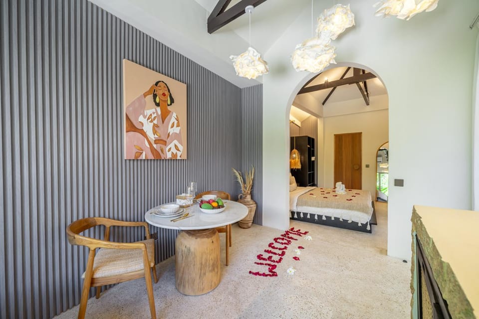 Seating area, Dining area