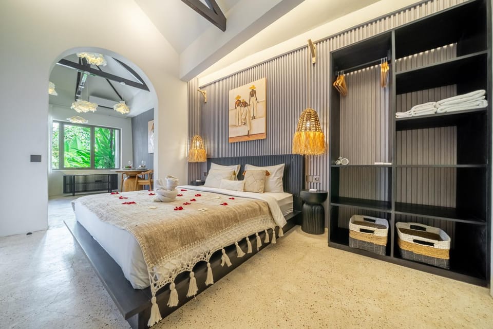 Photo of the whole room, Bedroom
