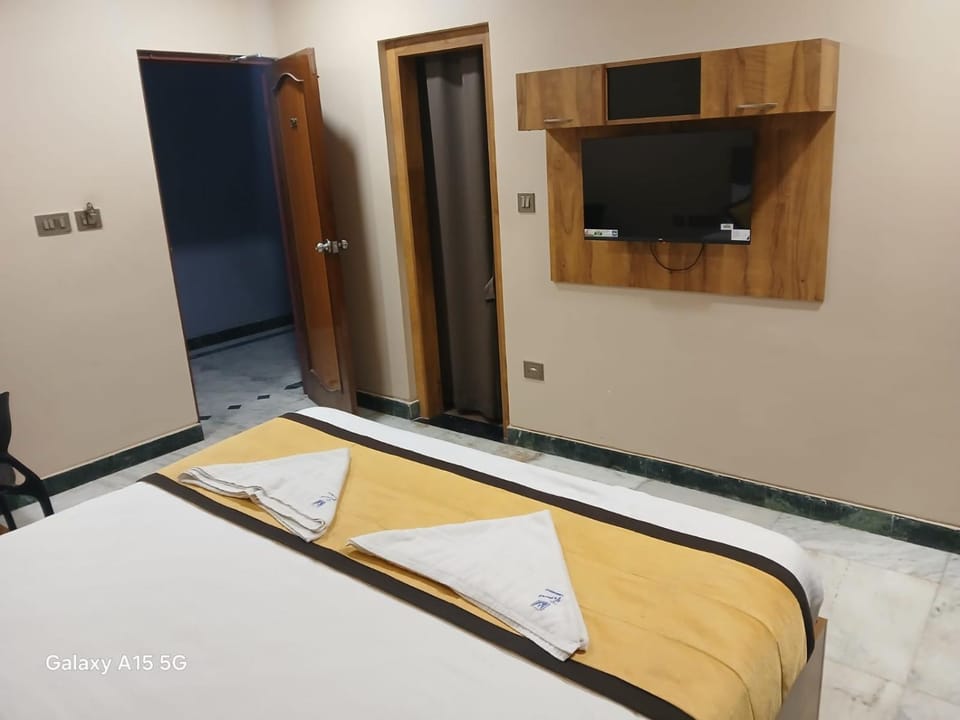 TV and multimedia, Photo of the whole room, Bedroom