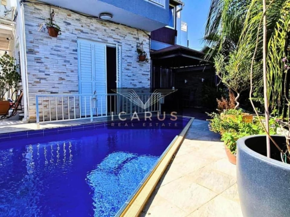 Patio, Swimming pool