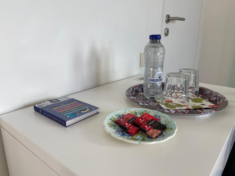 Bedroom, Drinks