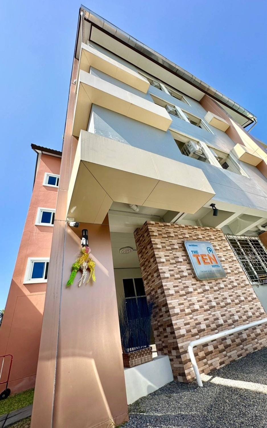 Facade/entrance