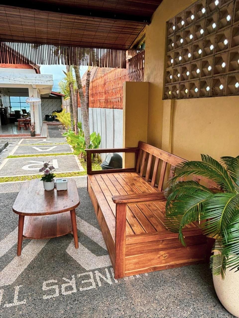Restaurant/places to eat, View (from property/room), Seating area