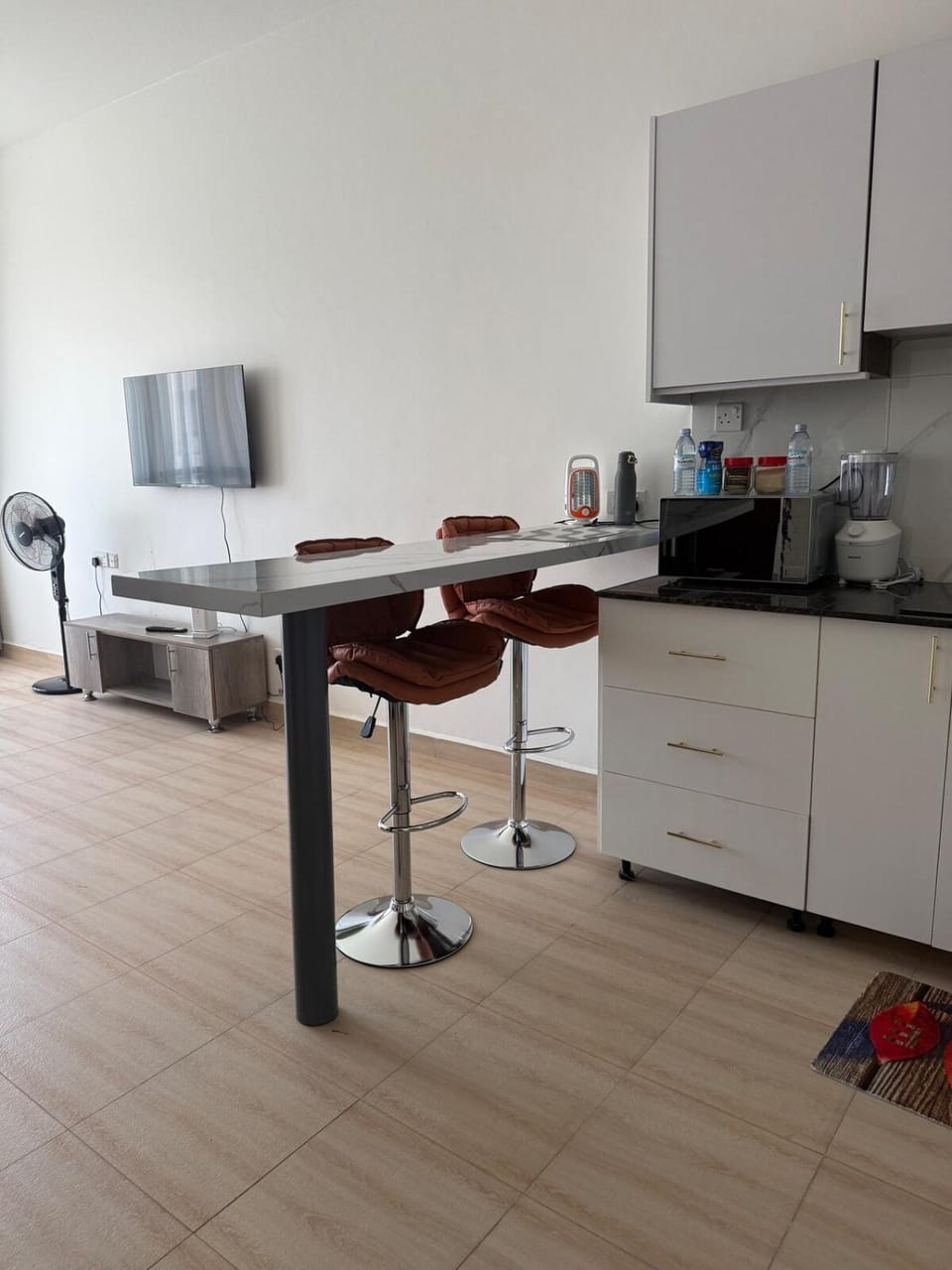 Elegant and Serene Lakefront Haven at Pearl Marina Apartment in Uganda