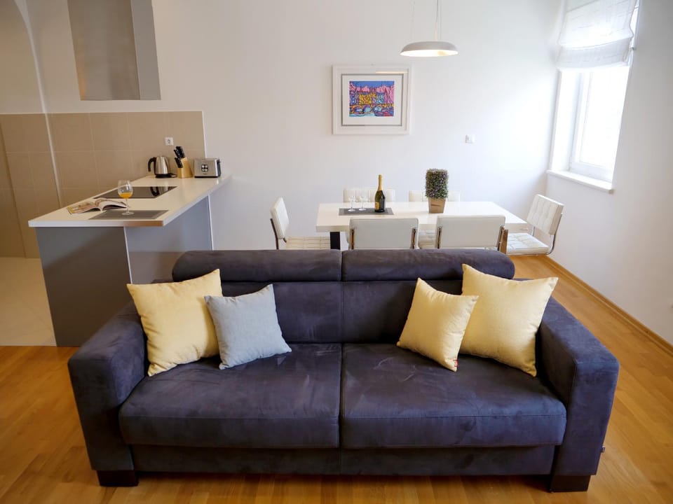 Living room, Dining area