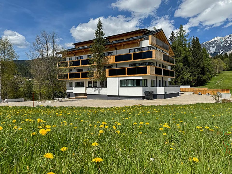 Property building, Facade/entrance, Day