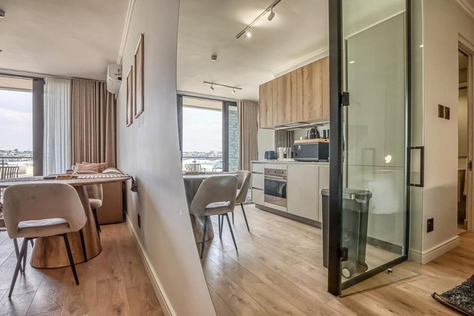 Golden Sunrise Suite at The Ellipse Waterfall Apartment in Sandton