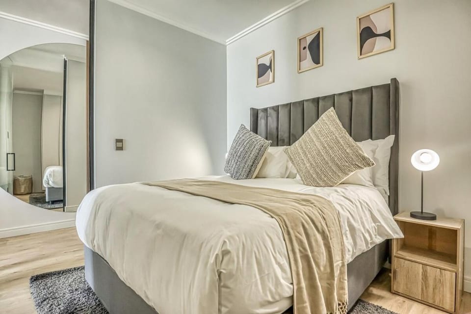 Golden Sunrise Suite at The Ellipse Waterfall Apartment in Sandton