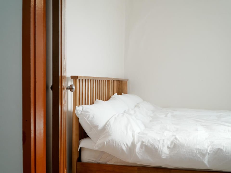지하철 2분, 침대3, 4인 최적, 5인 가능, 홍대 경복궁 명동 동대문 이동편리 Bed and Breakfast in South Korea