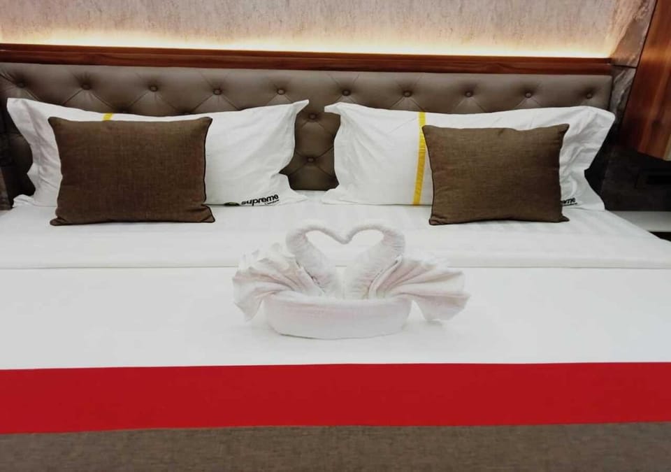 Photo of the whole room, Bedroom