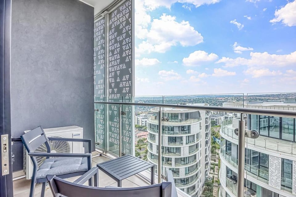 Ellipse Waterfall Luxe Retreat Apartment in Sandton
