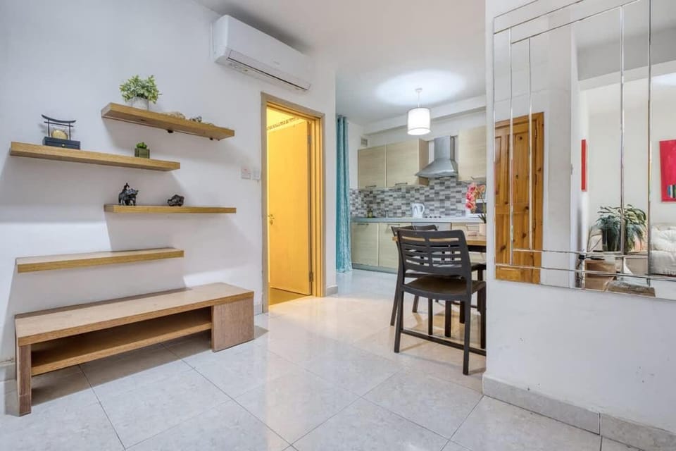 1-Bed Suite Near Spinola Bay Apartment in Saint Julians