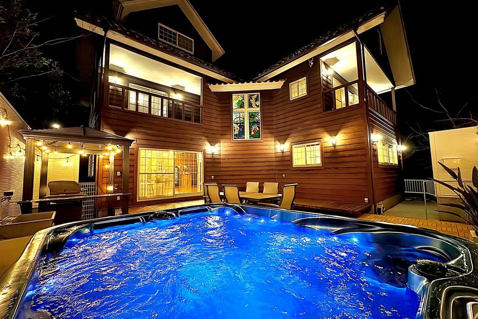 OceanWood Villa ファミリーやグループに最適 吉佐美大浜徒歩12分 広々220平米貸切ヴィラ 温水ジャグジー付 ペット可 Villa in Shizuoka Prefecture