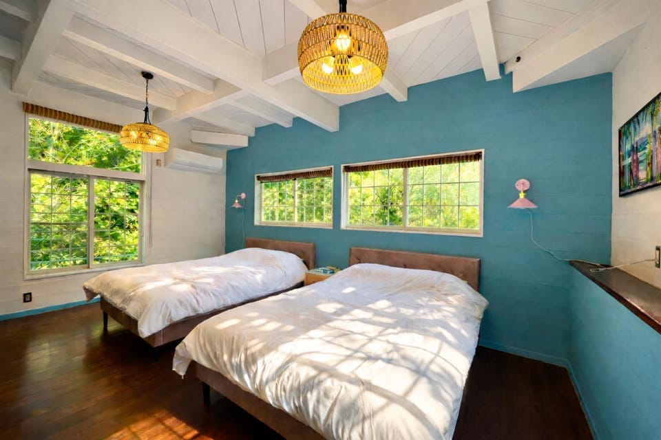 OceanWood Villa ファミリーやグループに最適 吉佐美大浜徒歩12分 広々220平米貸切ヴィラ 温水ジャグジー付 ペット可 Villa in Shizuoka Prefecture