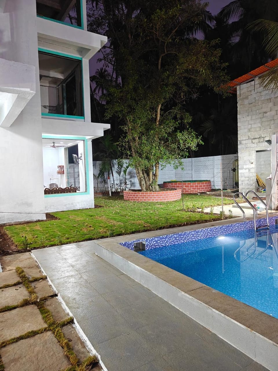 Swimming pool