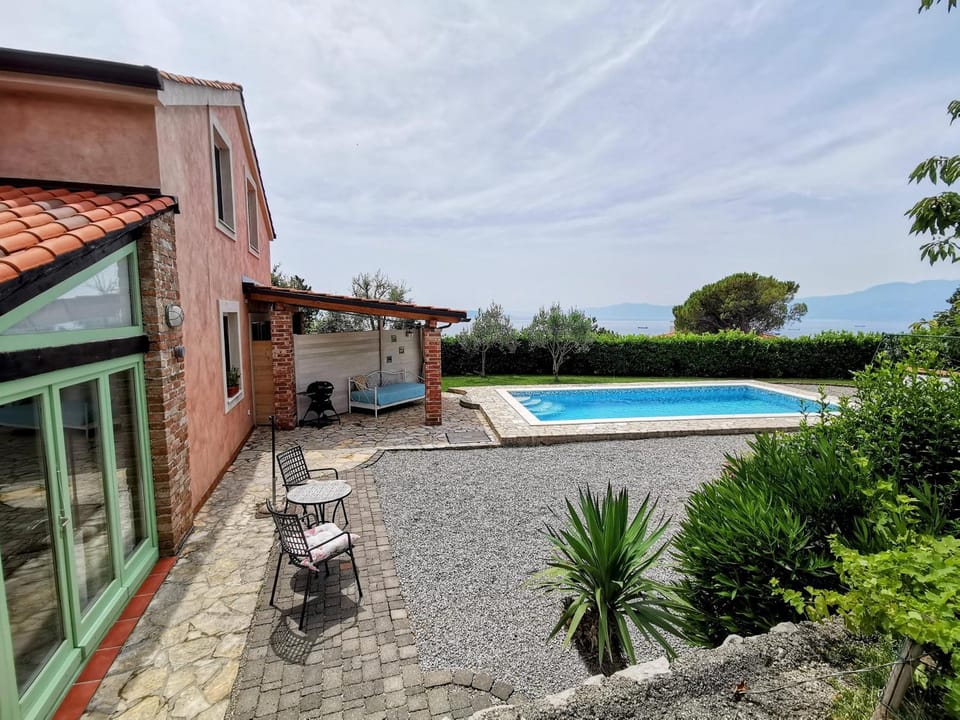 Balcony/Terrace, Swimming pool