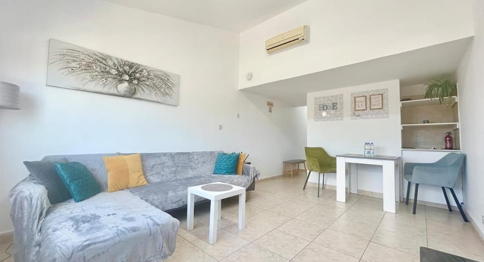 SUN JULZ - Queens Gardens Apartment in Paphos