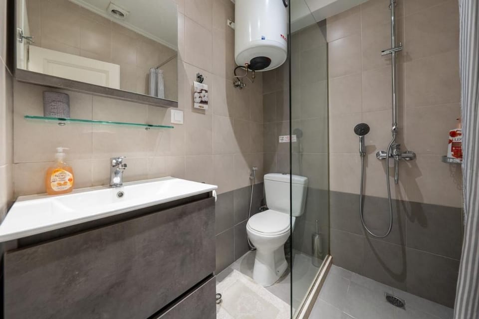 Shower, Toilet, Bathroom