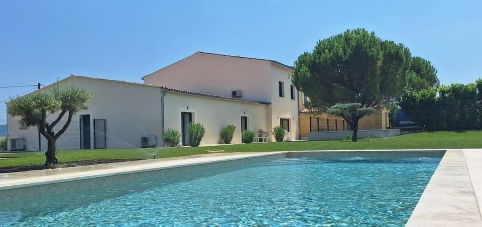 Property building, Garden, Garden view, Pool view, Swimming pool