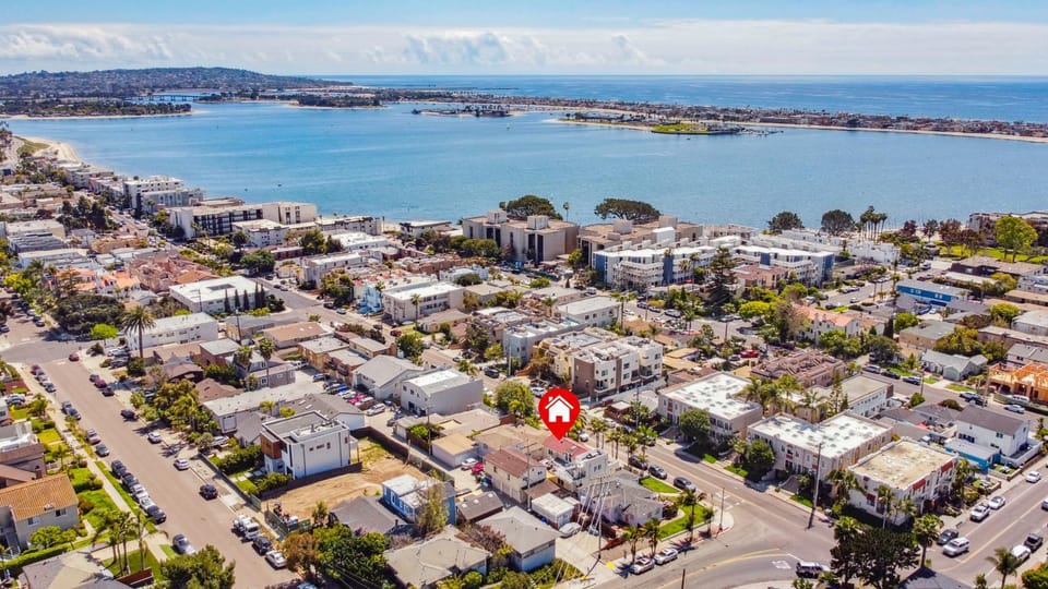 Neighbourhood, Natural landscape, Bird's eye view, Beach, Sea view