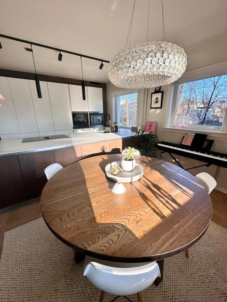 Kitchen or kitchenette, Seating area, Dining area