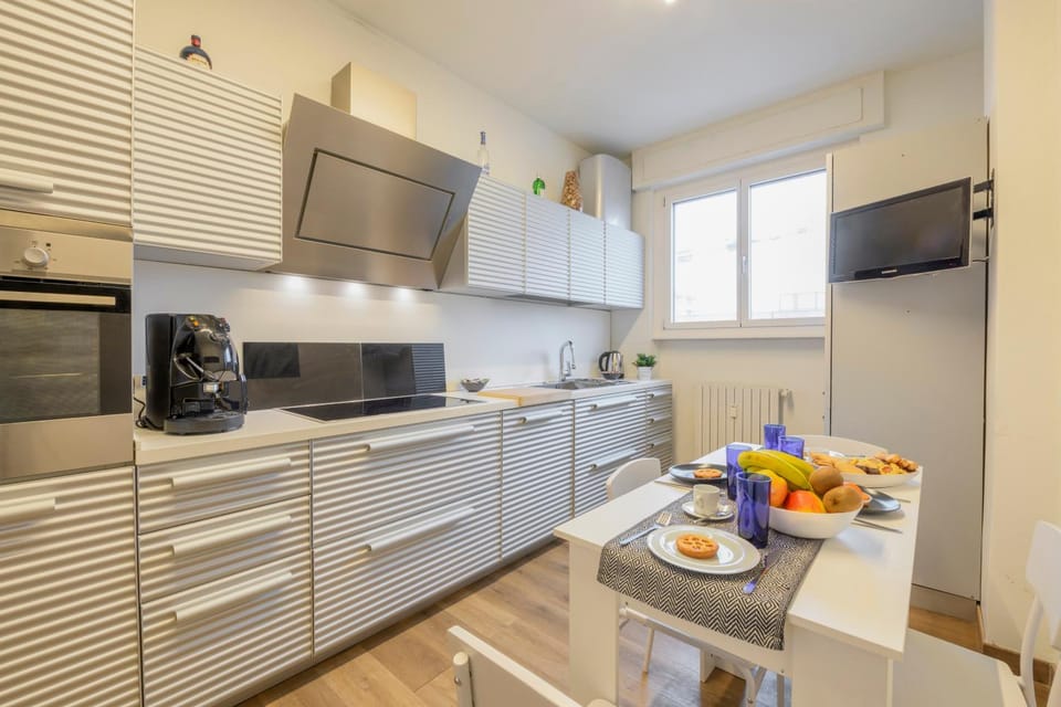 Dining area, kitchen