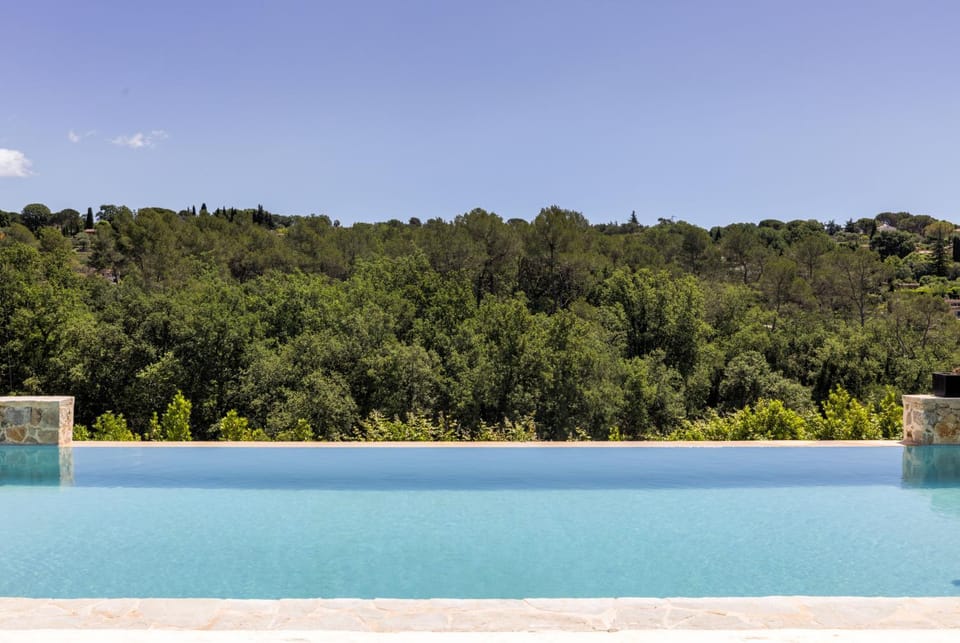 Villa de charme avec piscine, vue nature et salle de sport Villa in Grasse