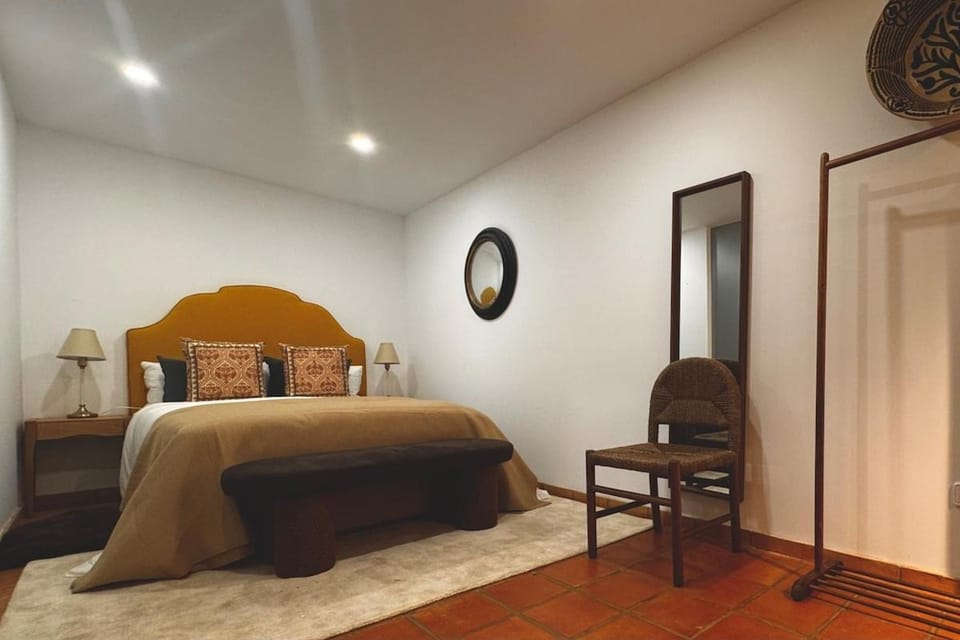10 pax Downtown The Emir's Villa Free Parking Villa in Cordoba