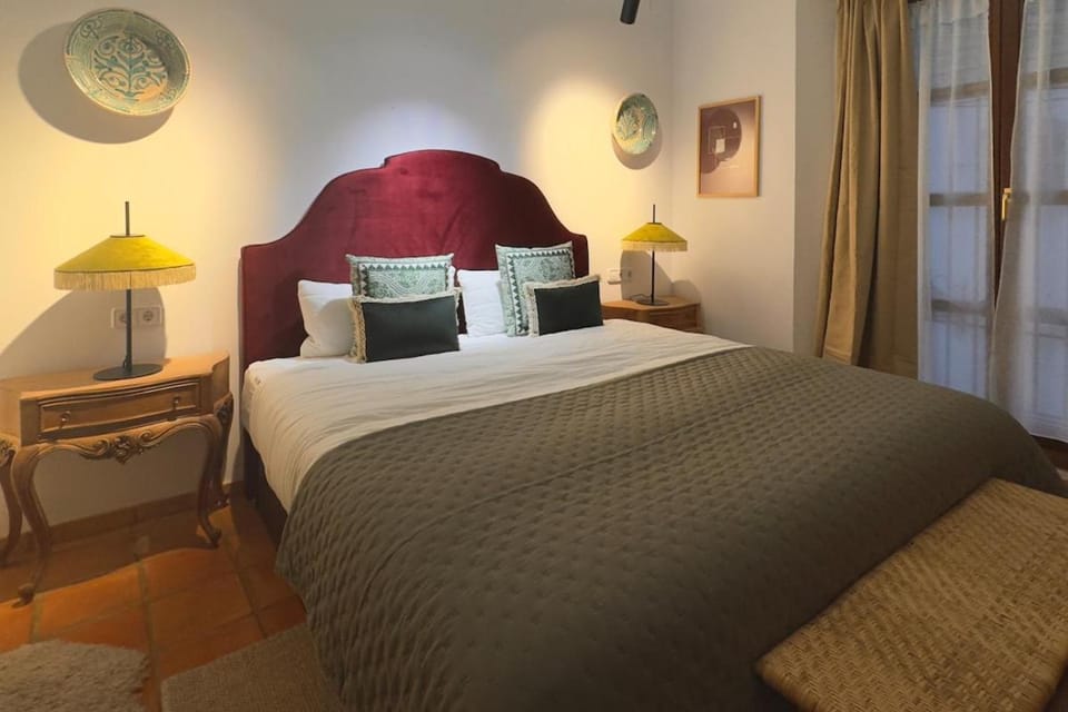 10 pax Downtown The Emir's Villa Free Parking Villa in Cordoba