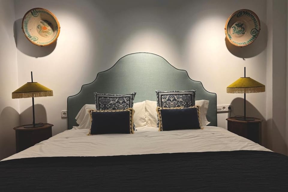10 pax Downtown The Emir's Villa Free Parking Villa in Cordoba