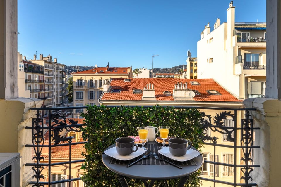 Patio, Day, View (from property/room), Balcony/Terrace, Dining area, City view