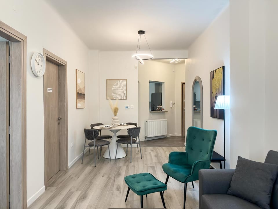 Dining area, internet
