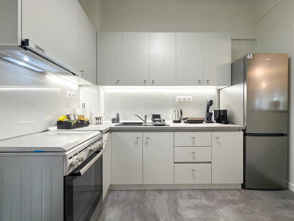 Coffee/tea facilities, oven, stove, kitchen
