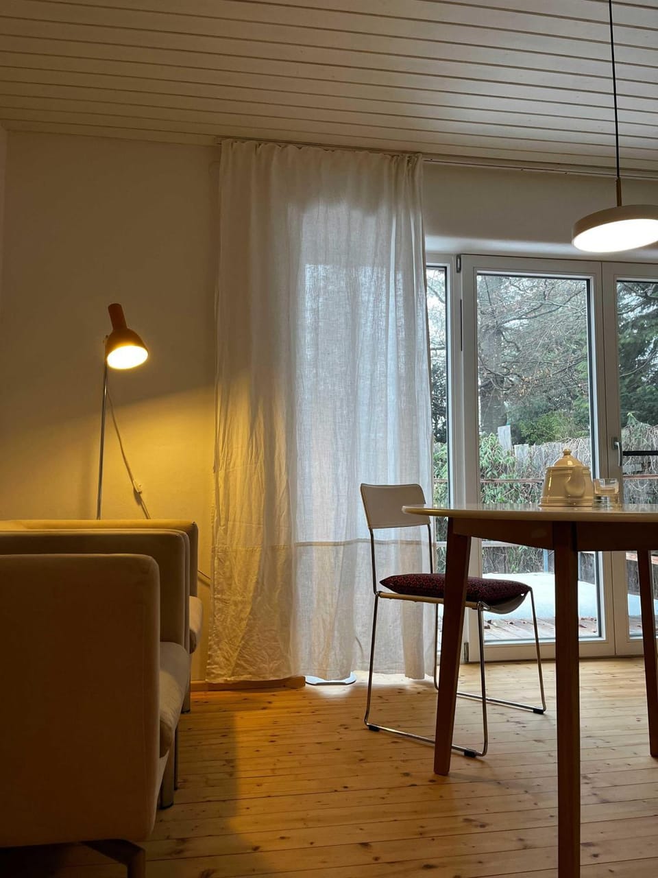 Living room, Seating area, Dining area