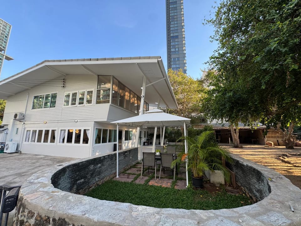 Sunset Beach Villa Wongamart Pattaya Villa in Pattaya City