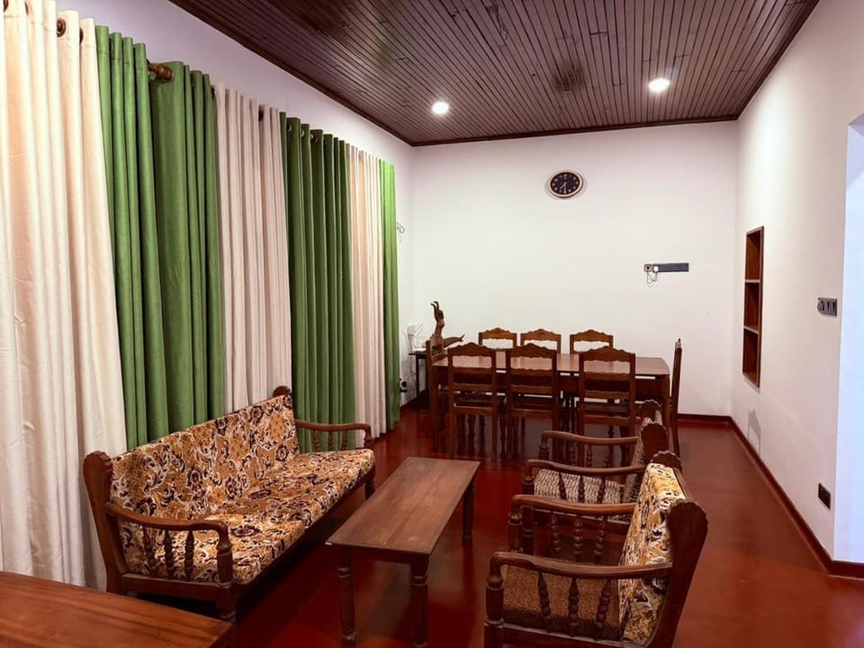 Natharie Gardens House in Hikkaduwa