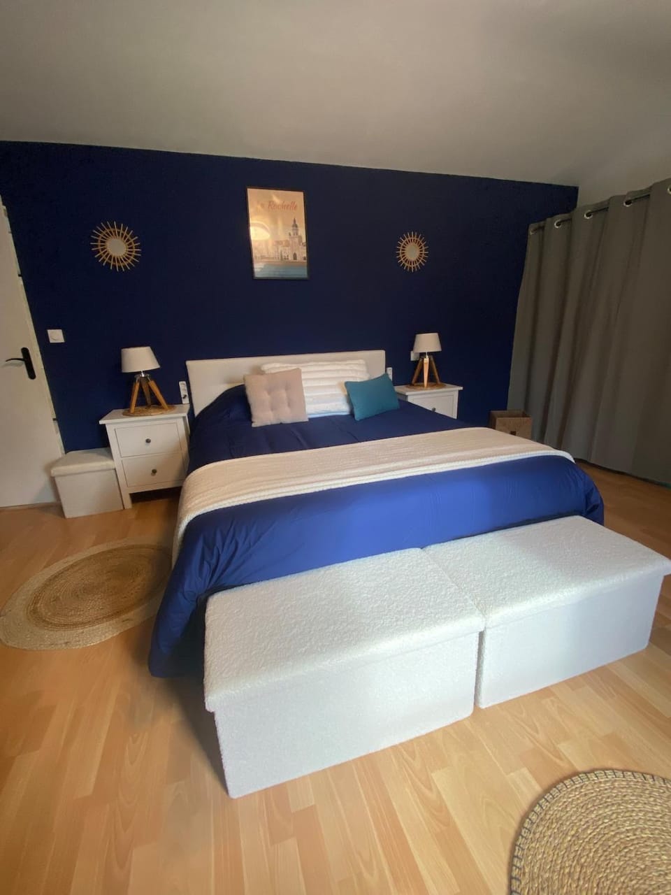 Photo of the whole room, Bedroom