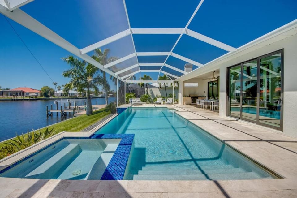 CoralVilla Sensation - great water view, infinity pool, fire place, gulf access Villa in Cape Coral