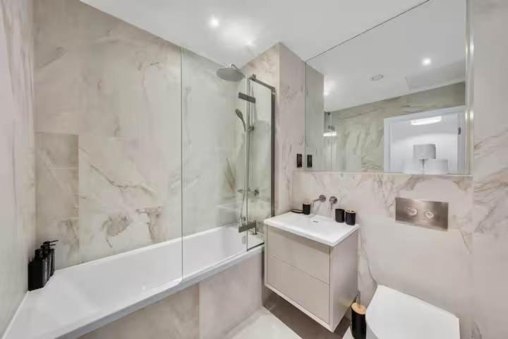 The Carrington Apartment in London Borough of Richmond upon Thames